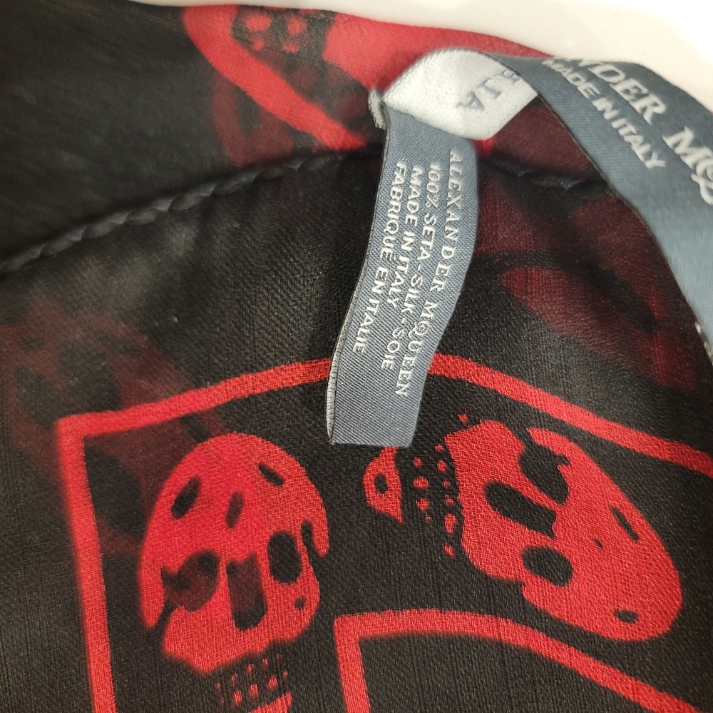 Alexander McQueen Silk Scarf Skull Black and Red